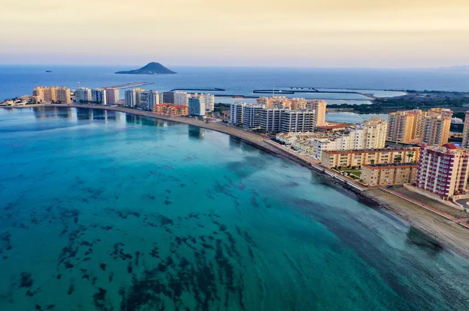 Los hoteles de la costa alcanzaron una ocupaci&oacute;n media del 83% en la primera quincena de julio