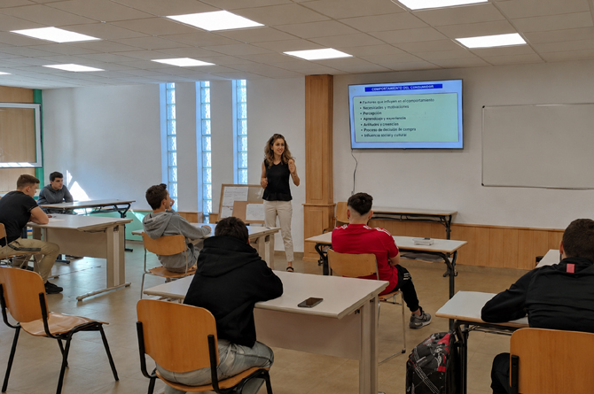 Uno de los cursos de formaci&oacute;n y capacitaci&oacute;n laboral impartidos por el SEF
