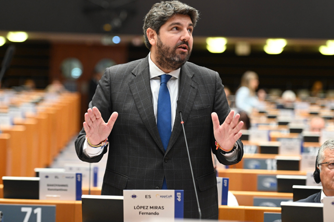 L&oacute;pez Miras, en el pleno del Comit&eacute; de las Regiones
