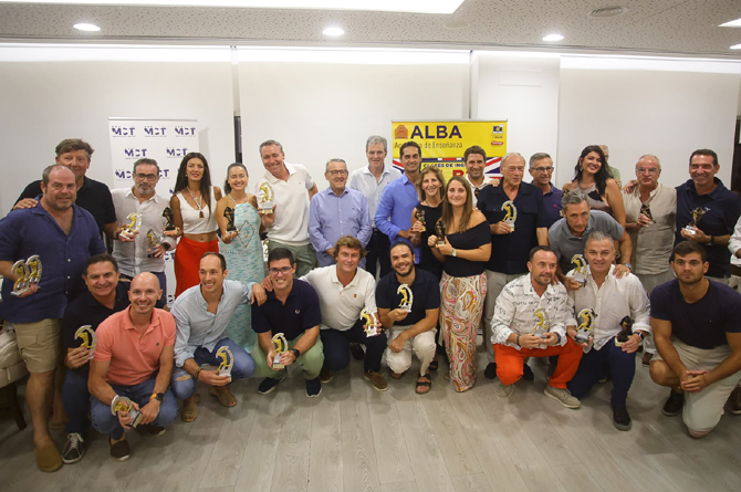 Más de medio siglo de tradición tenística para los aficionados que sobrevivían al calor en Murcia