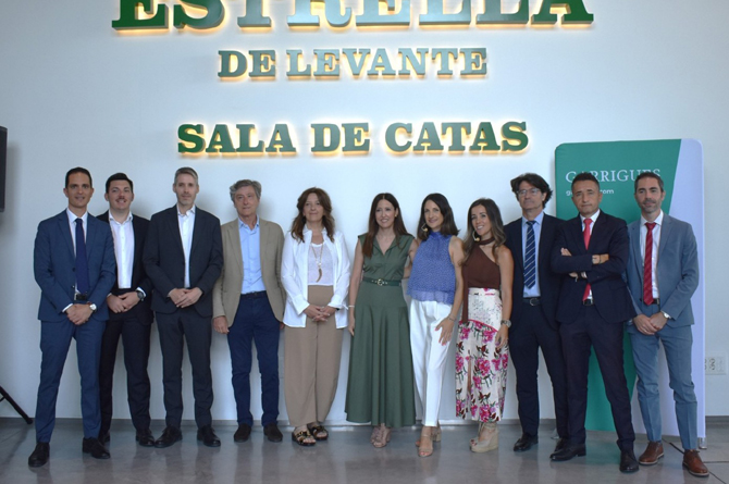 Miembros de Garrigues, Amefmur y Direcci&oacute;n Humana antes del inicio del evento