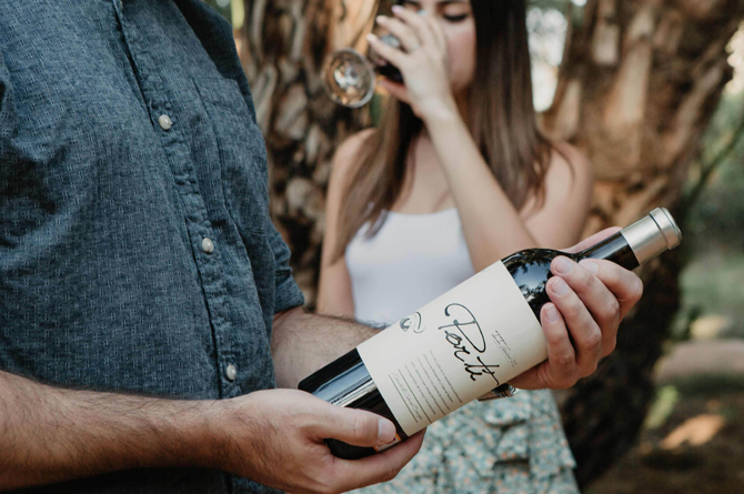 Vino Por ti 2022, de Bodegas Luz&oacute;n