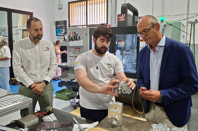 El consejero de Educaci&oacute;n, V&iacute;ctor Mar&iacute;n, visita el CIFP Polit&eacute;cnico de Murcia