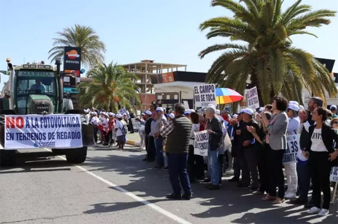 Manifestación en abril de este año contra la macroplanta solar ahora autorizada