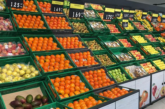 Lineal de fruta en un supermercado de Mercadona