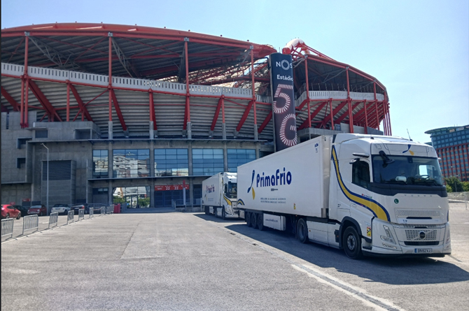 Camiones de Primafrio en el estado del Benfica en Lisboa
