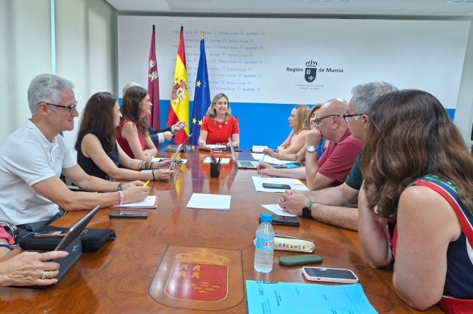 Conchita Ruiz durante la celebraci&oacute;n del Consejo de Administraci&oacute;n del IMAS
