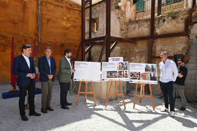 Imagen del acto de colocaci&oacute;n de la primera piedra del proyecto (CARM)