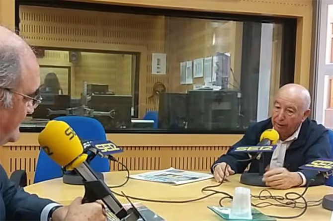 Antonio B&oacute;dalo, a la derecha, fue durante contertulio en Radio Murcia. En la imagen, con Juan Ram&oacute;n Calero. Imagen: Cadena Ser