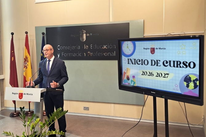 V&iacute;ctor Mar&iacute;n, consejero de  Educaci&oacute;n y Formaci&oacute;n Profesional durante la presentaci&oacute;n del inicio de curso 2026-2027 (CARM)