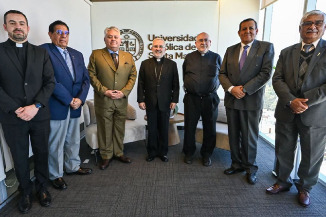 Miembros de la delegaci&oacute;n murciana y de la Universidad Cat&oacute;lica de Santa Mar&iacute;a, de Per&uacute;