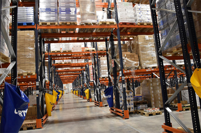 Transporte vs hostelería: la logística dispara la producción de los servicios frente a la evolución negativa de los establecimientos turísticos