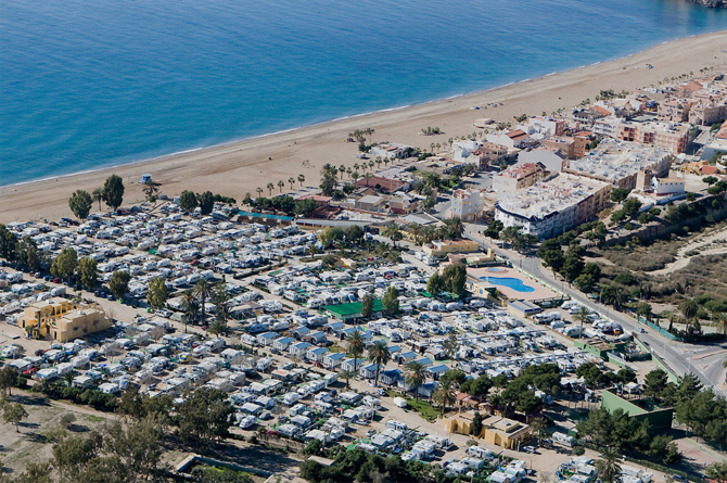 Vista a&eacute;rea del camping playa de Mazarr&oacute;n