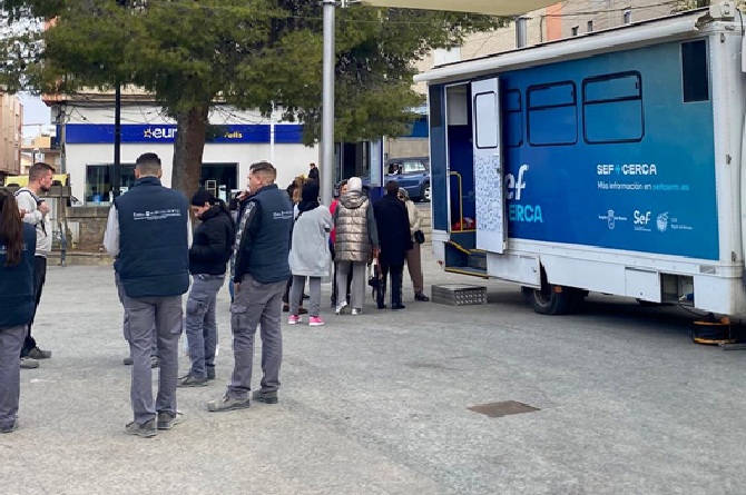 La unidad móvil del SEF atiende a más de mil personas en sus seis primeros meses de recorrido