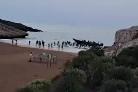 Otra lancha con medio centenar de inmigrantes llega a Calblanque, la tercera en una semana