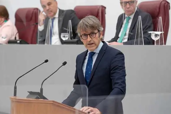 Luis Alberto Marín, consejero de Economía, en una comparecencia en la Asamblea Regional