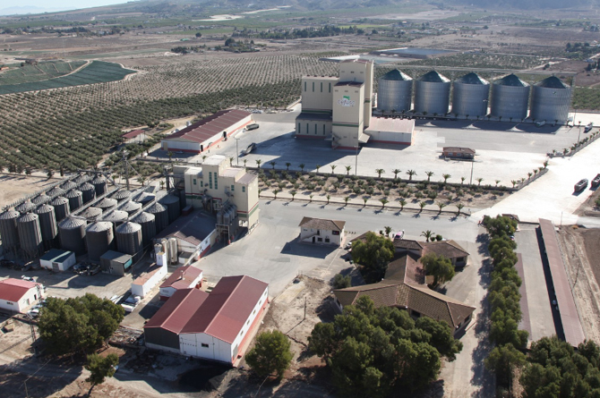 Una de las fábricas de piensos de Cefusa