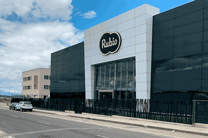 Fachada de Patatas Rubio en el polígono Marimingo, en Bullas