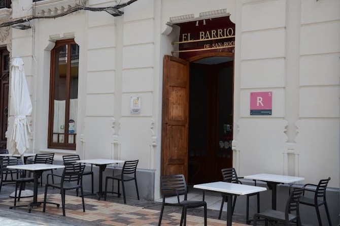 Terraza y acceso al restaurante cartagenero El Barrio de San Roque Terraza y acceso al restaurante cartagenero El Barrio de San Roque