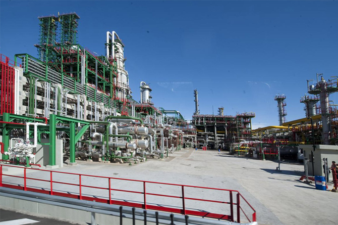 Imagen de la refinería de Repsol en Escombreras