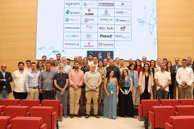 Foto de familia de los responsables de las empresas seleccionadas