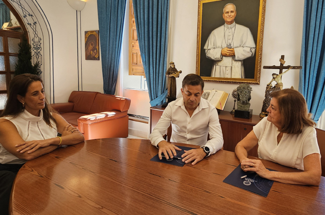 Momento de la firma de creación de la nueva Cátedra