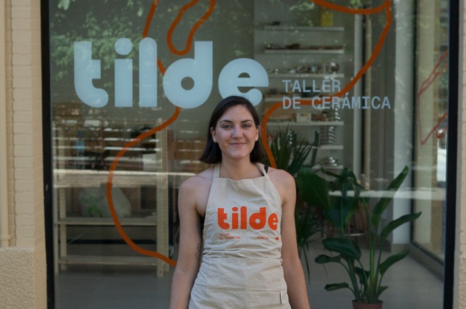 Belén Pérez, dueña de Tilde, en su nuevo taller de cerámica