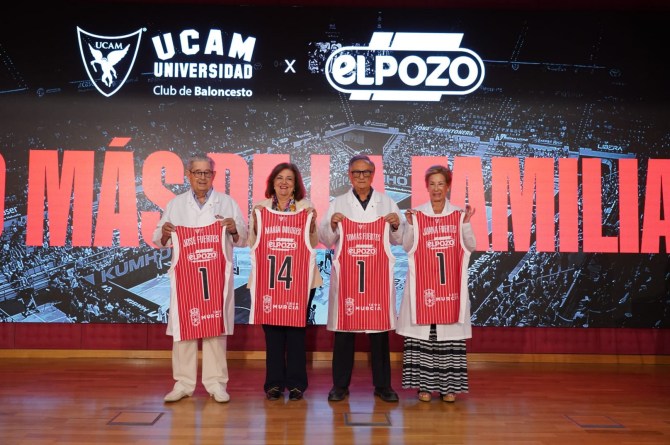 De derecha a izquierda: Tomás Fuertes, presidente de El Pozo, Juana Fuertes, consejera, María Dolores Garcia, presidenta de la UCAM y José Fuertes, consejero delegado de El Pozo