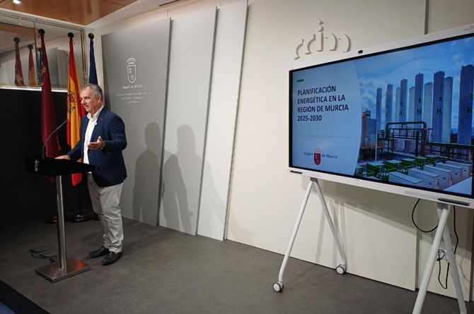 Juan Mar&iacute;a Vazquez, consejero de Medio Ambiente e Industria