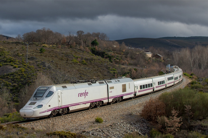Tren Alvia. Imagen: Jos&eacute; Ignacio Esnarriaga