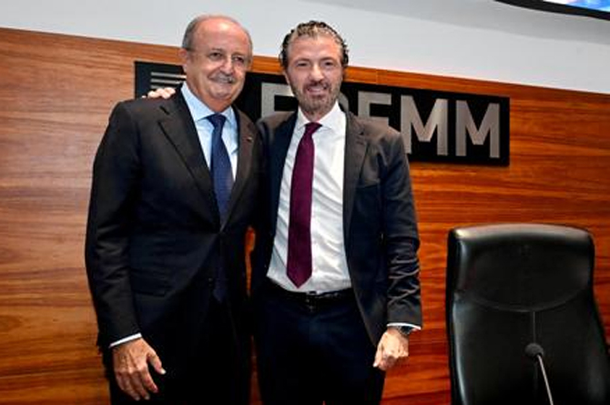 Tom&aacute;s Mart&iacute;nez Pag&aacute;n (izquierda) con su antecesor, Alfonso Hern&aacute;ndez Zapata