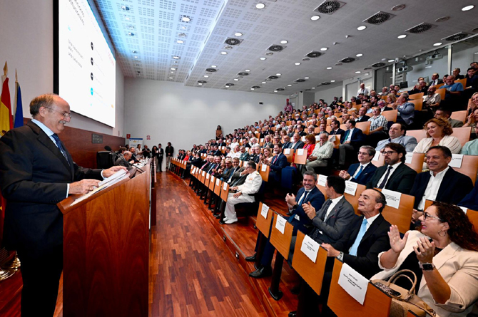 Tomás Martínez Pagán ante el plenario de las empresas del Metal Tomás Martínez Pagán ante el plenario de las empresas del Metal