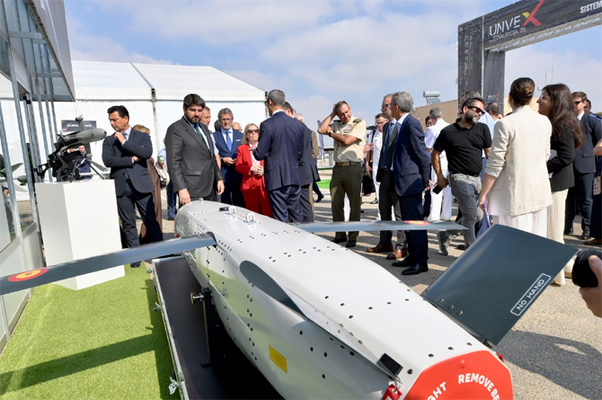 Dron expuesto en el antiguo Aeropuerto civil de San Javier