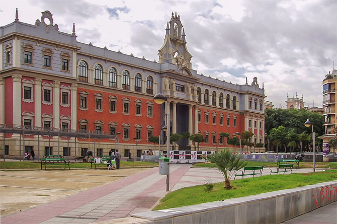 Emblemático edificio de la Universidad de Murcia