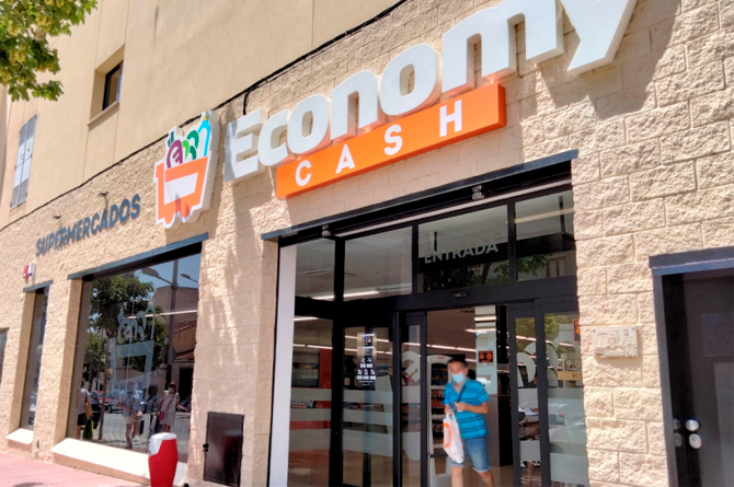 Supermercado Economy Cash en Caravaca de la Cruz, ahora bajo la enseña Consum