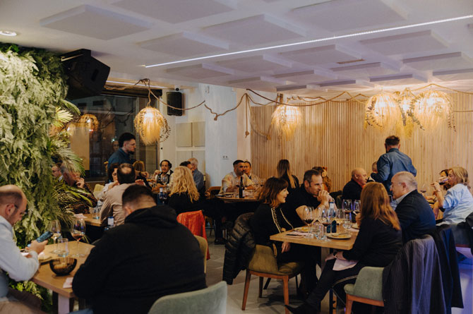 Ambiente del restaurante durante la cena/Imagen: Restaurante Muchachicha