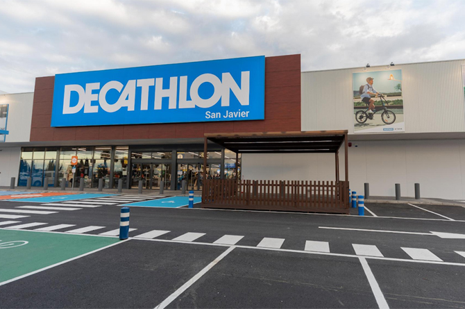 Tienda de Decathlon en el cc Dos Mares