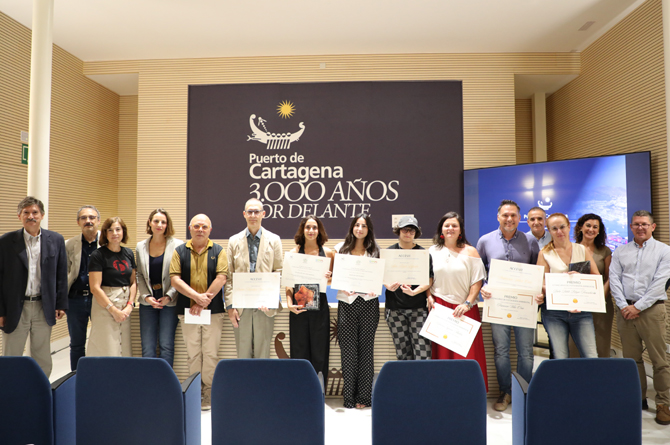 Foto de familia de los premiados