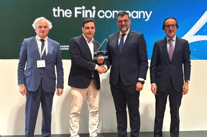 Entrega del premio a Fini