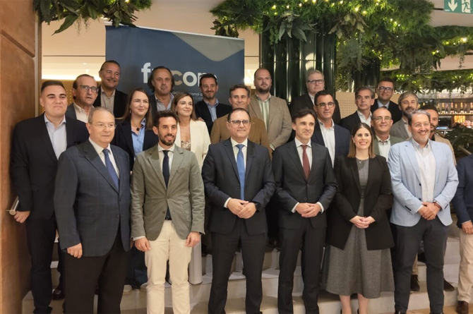 Directivos de la patronal de la construcción, con el consejero García Montoro y personal de su departamento Directivos de la patronal de la construcción, con el consejero García Montoro y personal de su departamento