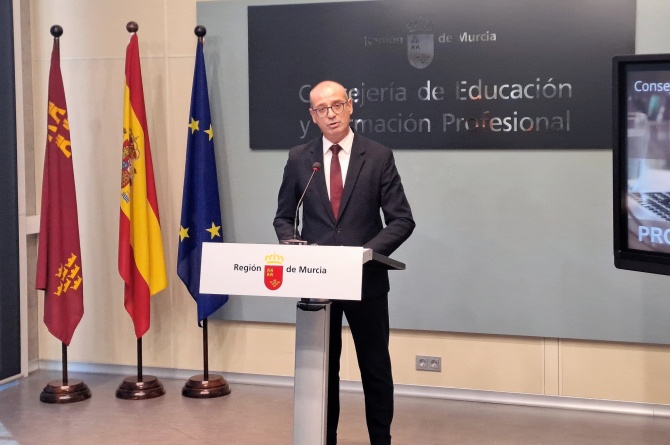 El consejero de Educación, Víctor Marín