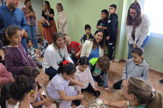 Niños aprenden a hacer queso en el Aula de Yerbi, de la cooperativa Coagacart