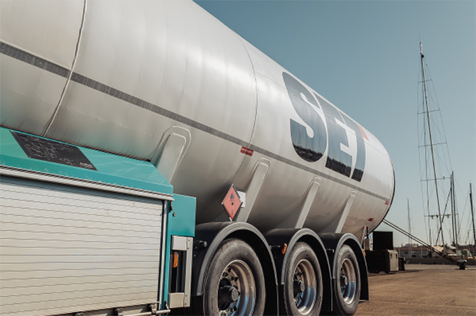 Uno de los camiones del grupo SET dedicado al transporte de gas licuado
