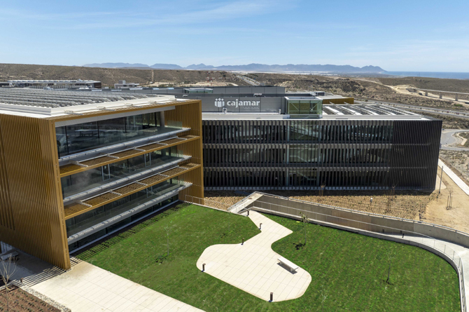 Centro financiero de Cajamar, en Almería