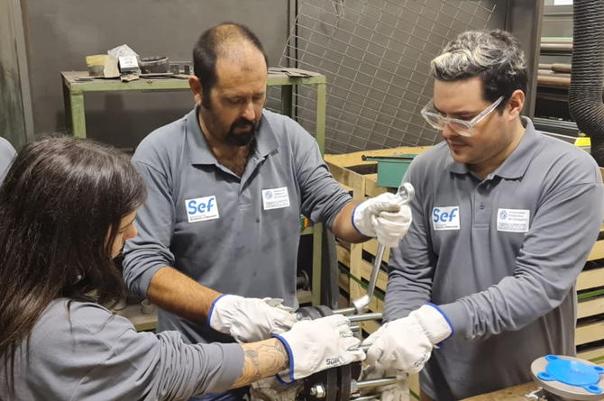 El SEF formar&aacute; en tiempo r&eacute;cord a profesionales en operaciones en plantas qu&iacute;micas y ensayos de laboratorio
