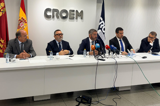 Los dirigentes empresariales durante la presentaci&oacute;n del dec&aacute;logo