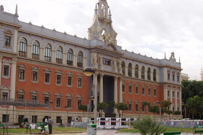 Facultad de letras de la Universidad de Murcia, que comenz&oacute; su actividad en 1915