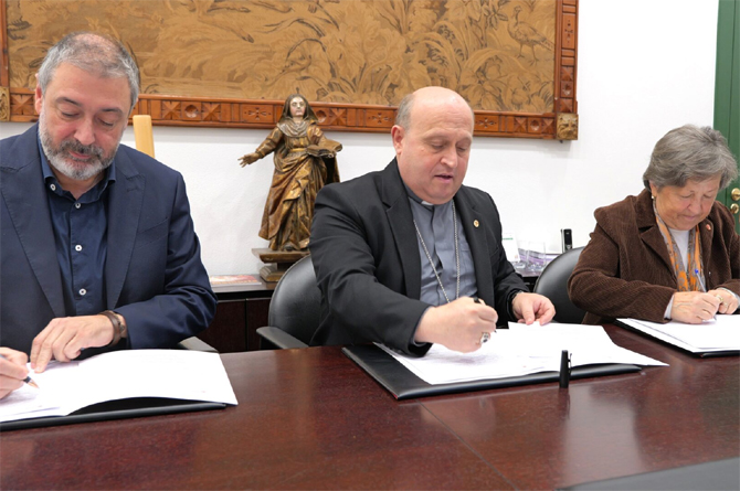 Luciano G. Alfaya, Francisco Jos&eacute; Prieto Fern&aacute;ndez y Pilar Farjas Abad&iacute;a firman el convenio
