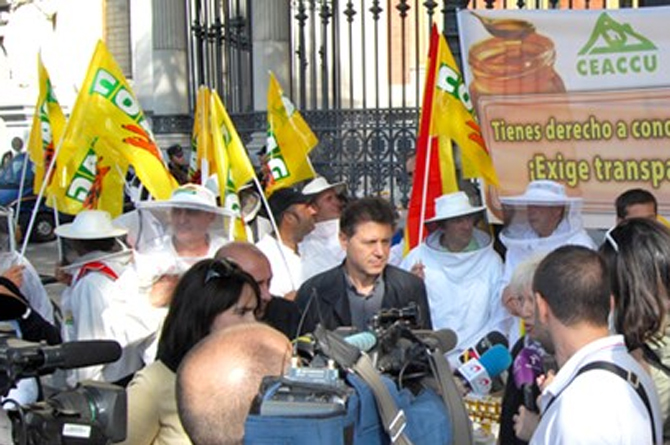 En 2023 se sucedieron las protestas masivas de apicultores en todo el pa&iacute;s. Imagen: COAG