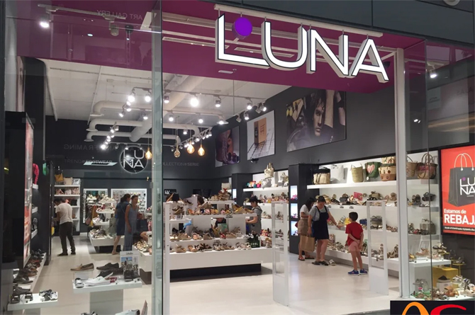Tienda de Luna Calzados en Nueva Condomina